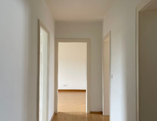 Mietwohnung in Erlangen - Sonnige Wohnung mit Balkon an der Theodor-Heuss-Anlage! - Foto 1