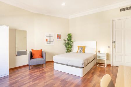 Via Laietana, Barcelona, Catalonia 08003 - Photo 4