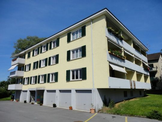 Eine schöne helle Wohnung mit Balkon in der Nähe des Sees! - Photo 1