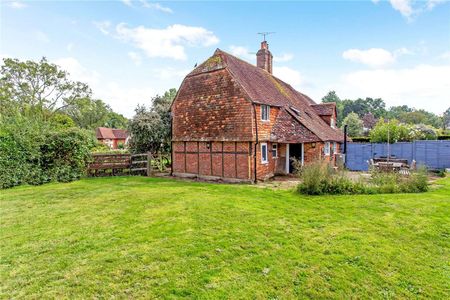 Character cottage situated in sought after village - Photo 2