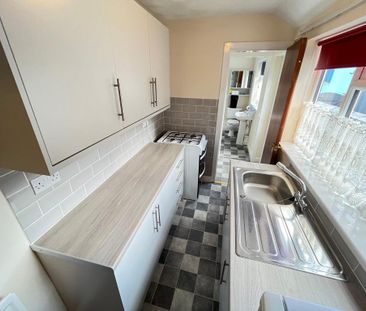 2 bedroom terraced house to rent - Photo 2