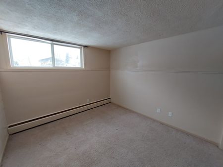 2 Bedroom Suite in Eastview - Photo 2