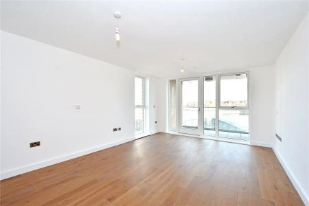 3 bedroom flat in 20 Norman Road - Photo 2