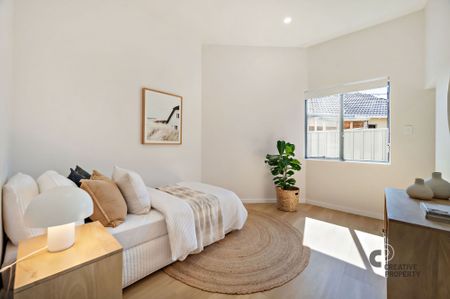 Newly renovated 3-bedroom coastal cottage - Photo 3