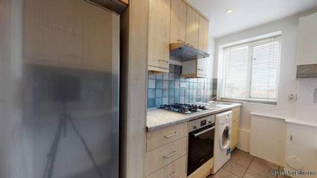 2 bedroom property to rent in London - Photo 2