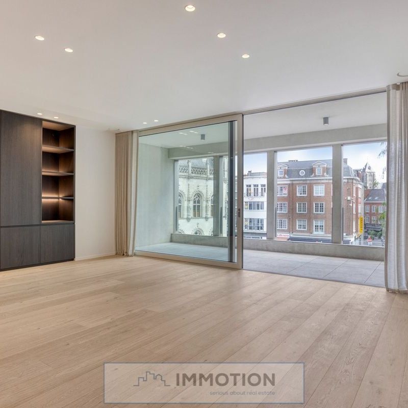 Appartement te huur in Kortrijk voor € 1.500 met 2 slaapkamers - Photo 1