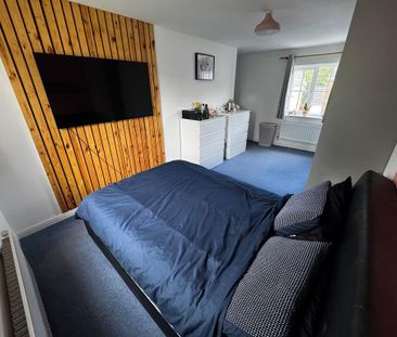 2 bedroom coach house to rent - Photo 2