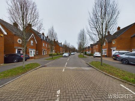 4 bedroom Link Detached - Langstone Ley - Photo 3