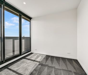 Stylish 2B2BT Apartment with Stunning City Views - Photo 6