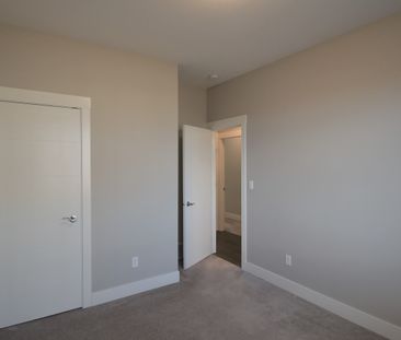 1091 Lariat Drive - TOP FLOOR - Photo 6