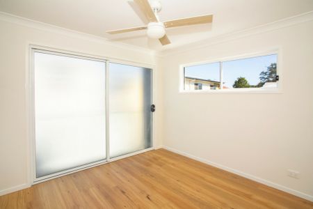 MODERN, 3 BEDROOM TOWNHOUSE WITH SOLAR! - Photo 2