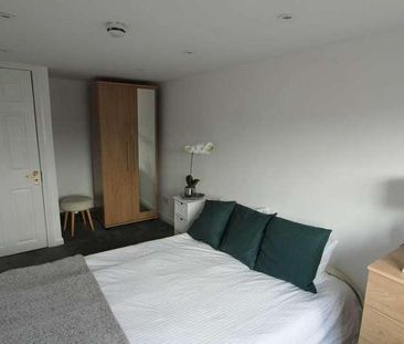 Grange Avenue, Uni Area, RG6 - Photo 6