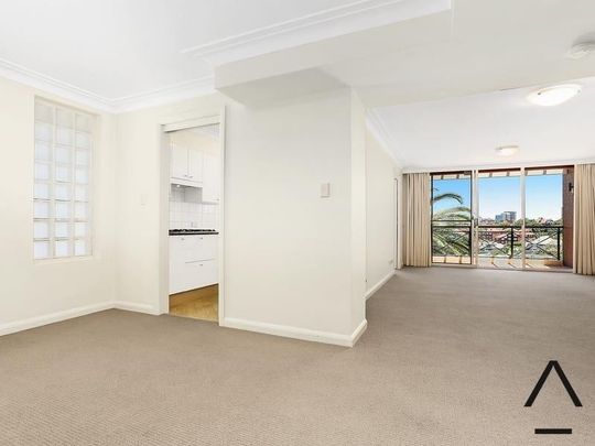 Spacious 3 Bedroom Apartment with City View - Photo 1