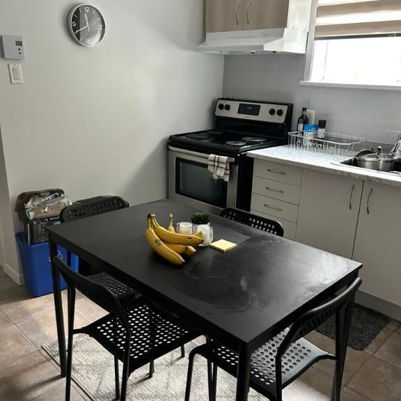 beau logement 3 1/2 dans demi sous-sol d'une résidence privée - Photo 1