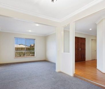 Comfortable & Spacious Family Home in Middle Ridge - Photo 1