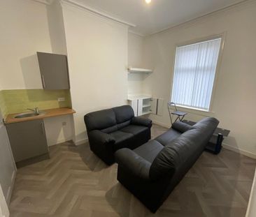 Studio to rent - Photo 2