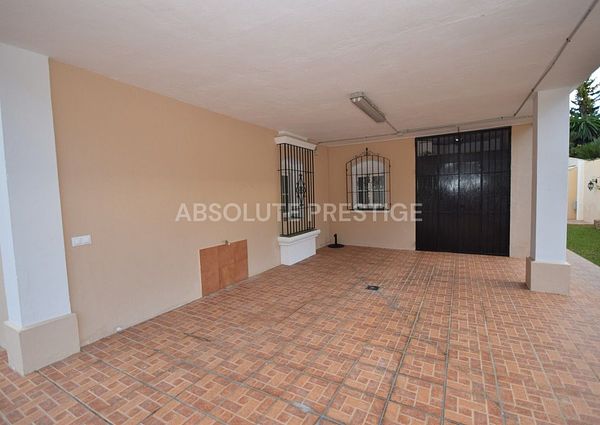 Villa for long term rent in El Paraiso, Estepona East