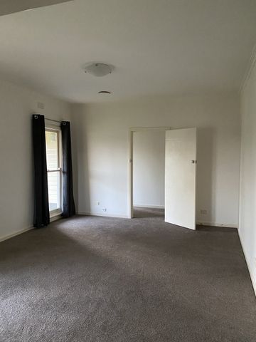 Fantastic well maintained 3 bedroom home. - Photo 2