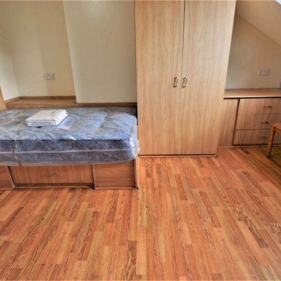 1 bedroom Studio in Flat 11, Leeds - Photo 1