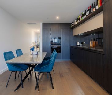 Ultra Modern 2 Bedroom Apartment in Prestigious Skye Residences - Photo 4