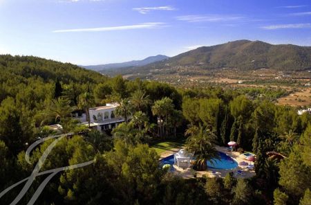 Luxury Villa for rent in Sant Carles de Peralta, Spain - Photo 4