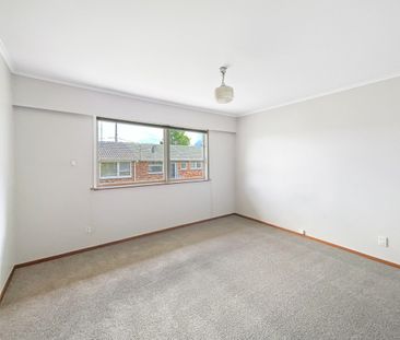 Convenient 2-Bedroom Front Unit in New Windsor - Photo 6