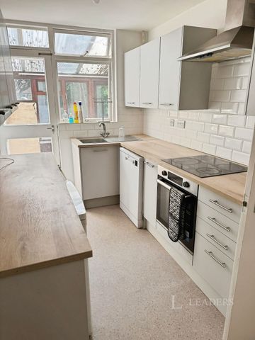 mid-terrace to rent Acrefield Drive, CB4 - Photo 4