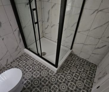 2 bed Flat - To Let - Photo 5