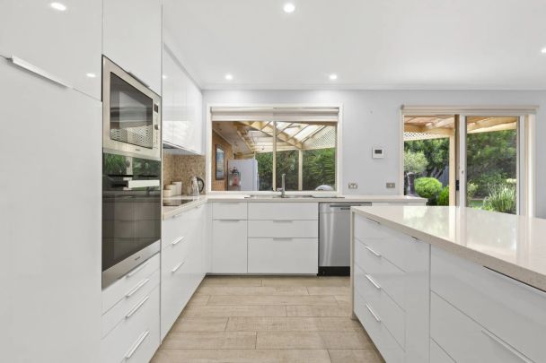4 bedroom house by the bay - Photo 1