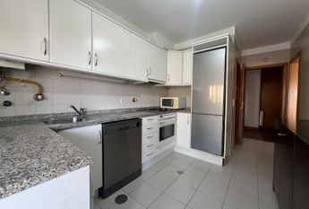 Fantástico Apartamento T2 Mobilado com Garagem e Arrumos