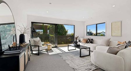 Modern Coastal Living in the Heart of Milford - 2/1 Omana Road, Milford - Photo 4