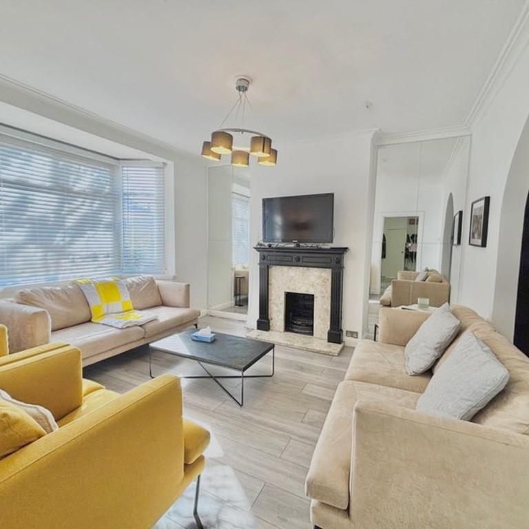 5 bedroom semi-detached house to rent - Photo 1