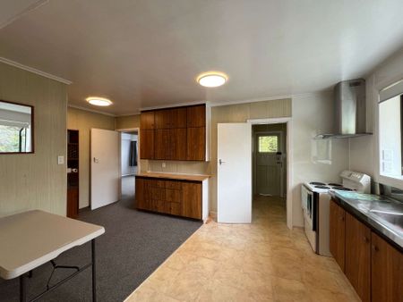 Wainuiomata 3 Bedrooms - Photo 4