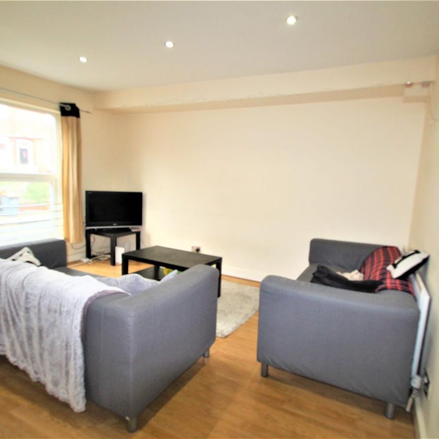 4 bedroom terraced house to rent - Photo 1