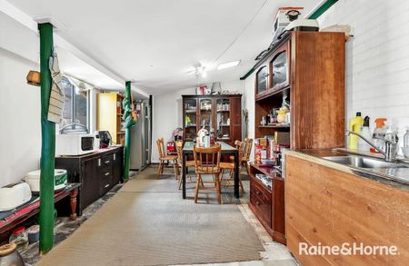 Appealing 3 Bedroom Family Home. - Photo 3