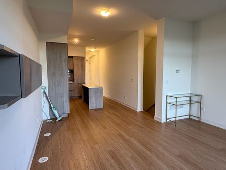 For Lease - 7 Steckley House Lane Unit# 613, Richmond Hill, Ontario - Photo 2