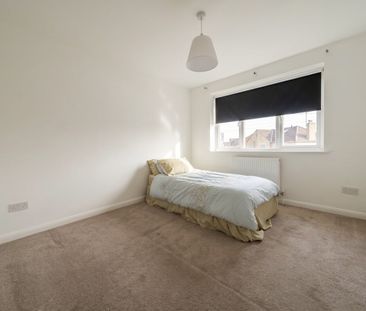 Robin Hood Lane, Sutton - Photo 2