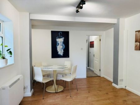 Totteridge Road, High Wycombe - Photo 2