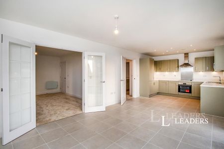 4 bedroom detached house to rent - Photo 2