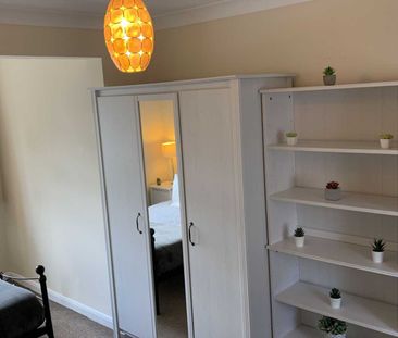 Room 1: 9 Durham Close, GU2 9TH - Photo 2