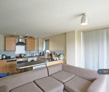 2 bedroom flat to rent - Photo 3
