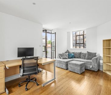 Oakridge Road, High Wycombe - Photo 1