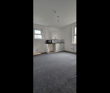 Studio Flat, Alexandra Road, RG1 - Photo 2
