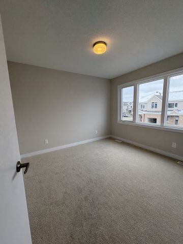 For Lease - 215 Ryan Reynolds Way, Orleans - Convent Glen and Area, Ontario - Photo 4