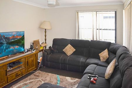 Spacious 4-Bedroom Family Home with Two Living Areas - Photo 5