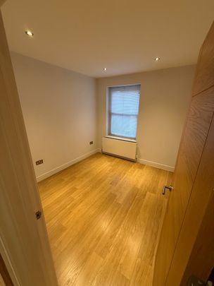1 Bed Flat, The Broadway, SW19 - Photo 1