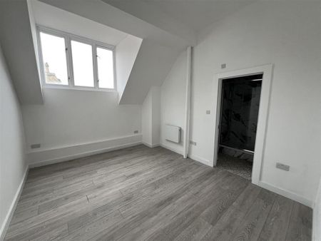 4 bedroom flat to rent - Photo 2