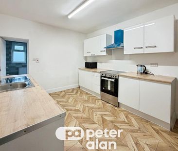 4 bedroom terraced house to rent - Photo 6