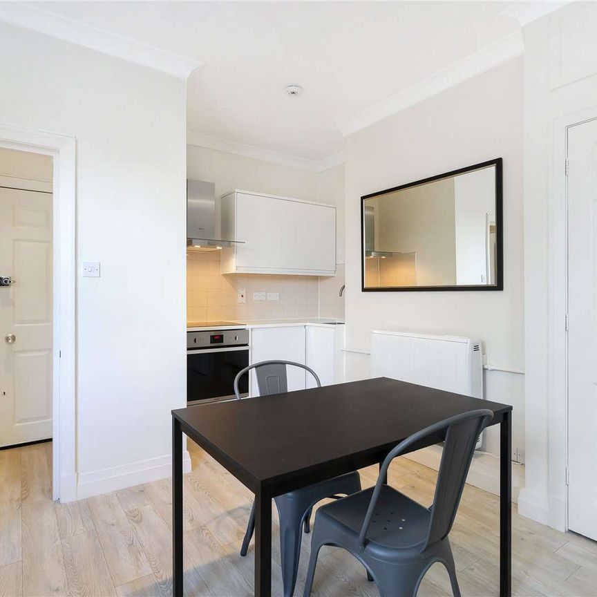 A contemporary studio apartment available to rent close to local amenities. The property is recently refurbished and located on the third floor of this mansion block. - Photo 1