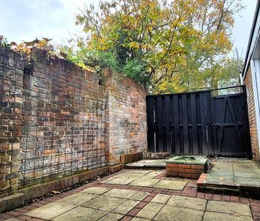 4 bedroom terraced house to rent - Photo 3